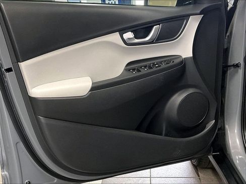 Used 2023 Hyundai Kona SE w/ Cargo Package FWD image 9