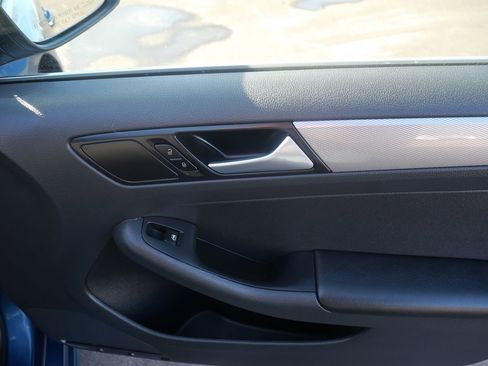 Used 2018 Volkswagen Jetta SE image 18