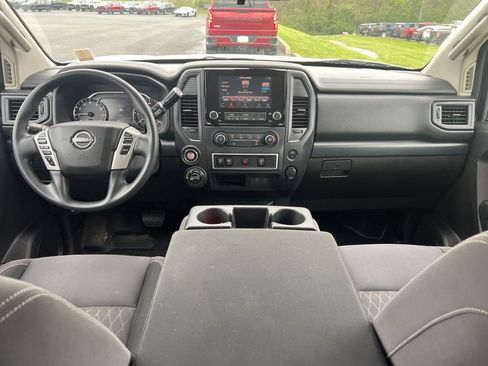 Used 2023 Nissan Titan S image 5