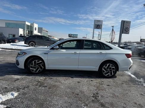 Used 2023 Volkswagen Jetta SEL image 4