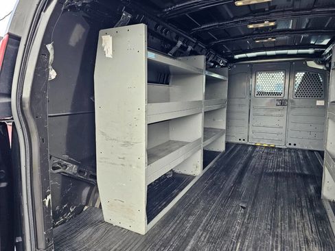 Used 2016 Chevrolet Express 3500 Extended image 9