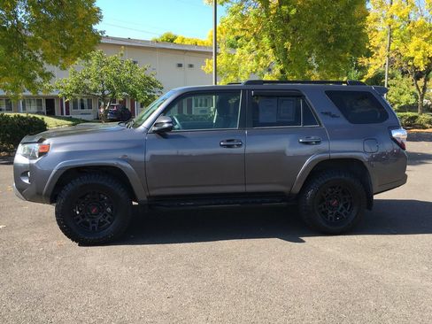 Used 2015 Toyota Highlander XLE AWD/4WD image 3