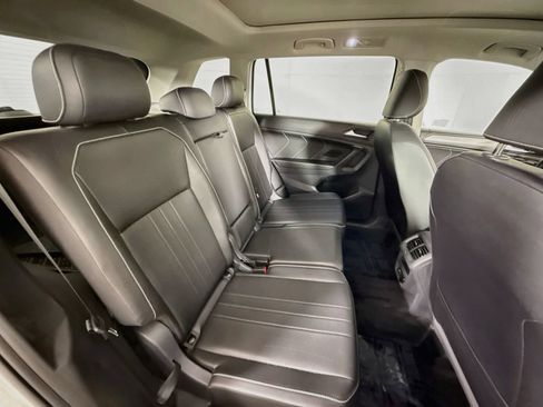 Certified 2024 Volkswagen Tiguan SE w/ Panoramic Sunroof Package AWD/4WD image 25