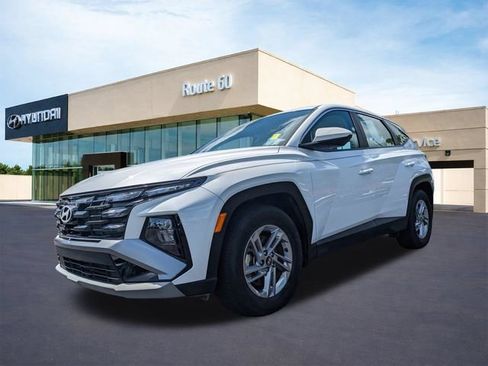 Certified 2025 Hyundai Tucson SE FWD image 8