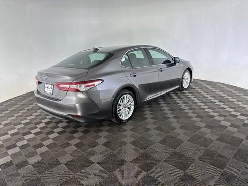 Used 2020 Toyota Camry XLE FWD image 7