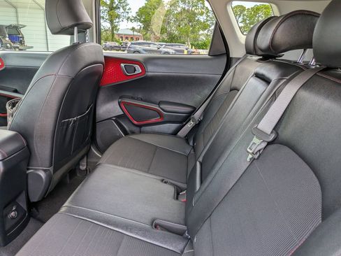 Certified 2022 Kia Soul Turbo FWD image 18