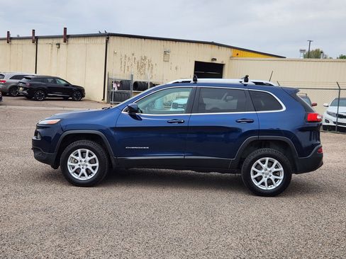 Used 2018 Jeep Cherokee Latitude Plus w/ Trailer Tow Group AWD/4WD image 2