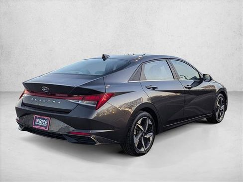 Certified 2022 Hyundai Elantra SEL w/ Convenience + Premium Package image 5