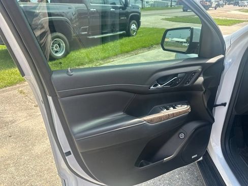 Used 2021 GMC Acadia Denali w/ Denali Technology Package FWD image 7