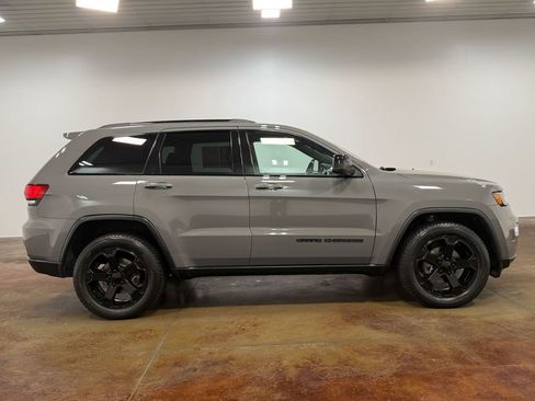 Used 2019 Jeep Grand Cherokee Laredo AWD/4WD image 25