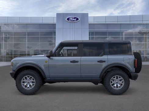 New 2025 Ford Bronco Badlands image 3