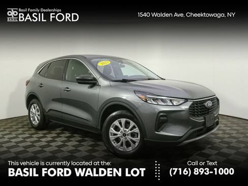 Used 2023 Ford Escape Active w/ Tech Pack #1 AWD/4WD image 1