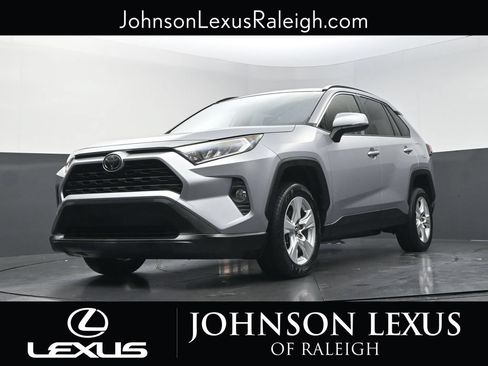 Used 2019 Toyota RAV4 XLE w/ Convenience Package FWD image 16
