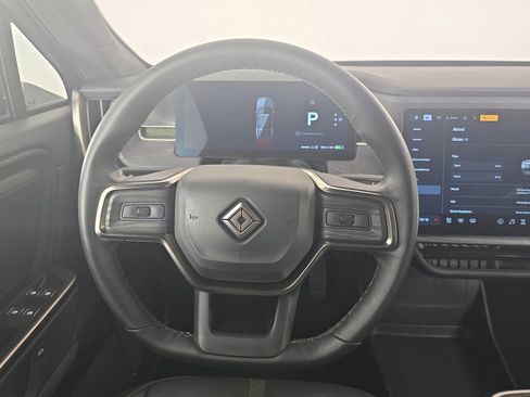 Used 2025 Rivian R1S Adventure image 28