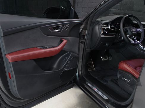 Used 2024 Audi SQ8 Prestige AWD/4WD image 39