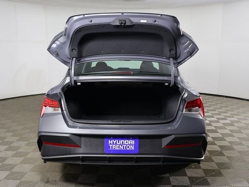 Used 2025 Hyundai Elantra Blue image 14