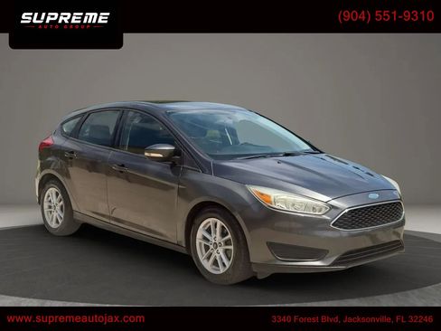 Used 2017 Ford Focus SE FWD image 1