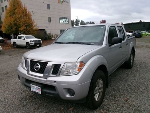 Used 2019 Nissan Frontier SV image 1