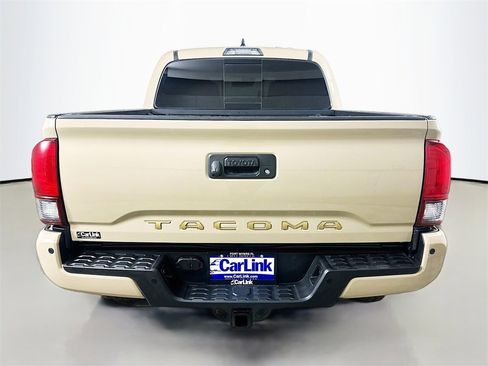 Used 2019 Toyota Tacoma TRD Off-Road image 7