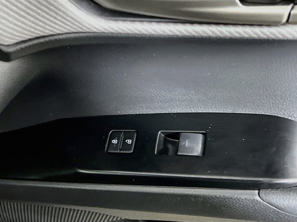 Used 2025 Toyota Camry SE FWD image 29