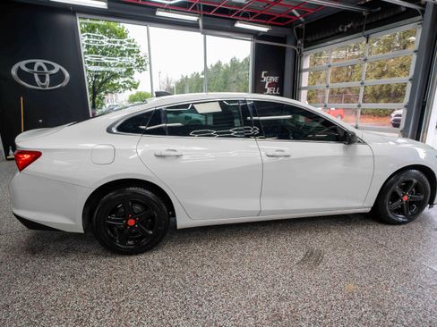 Used 2020 Chevrolet Malibu LS FWD image 4