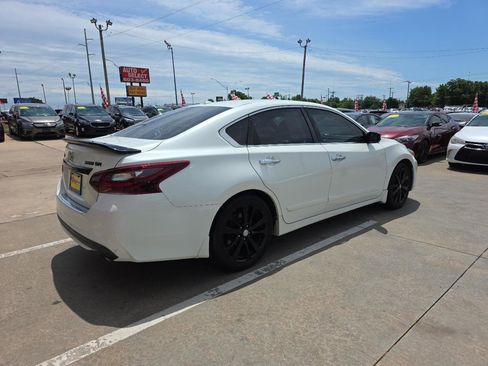 Used 2018 Nissan Altima 2.5 SR w/ SR Midnight Edition FWD image 5