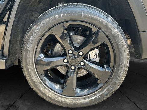 Used 2022 Jeep Grand Cherokee Altitude AWD/4WD image 14