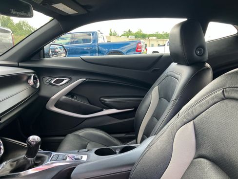 Used 2020 Chevrolet Camaro LS RWD image 10