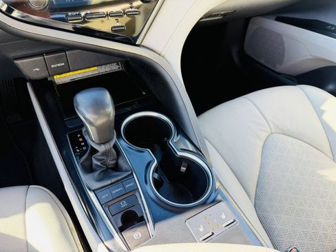 Used 2020 Toyota Camry XSE image 14