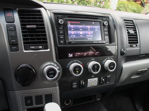 Used 2017 Toyota Sequoia Limited w/ Safety & Convenience Package image 32