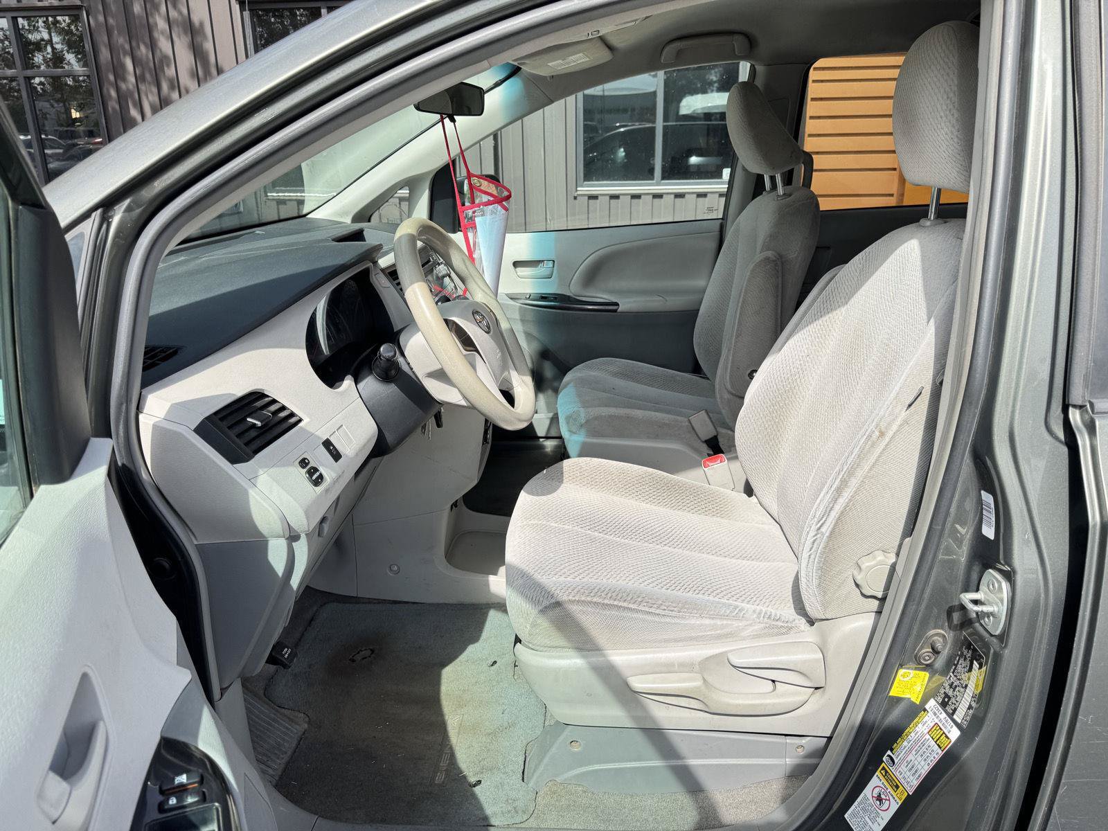 Used 2012 Toyota Sienna LE FWD image 12