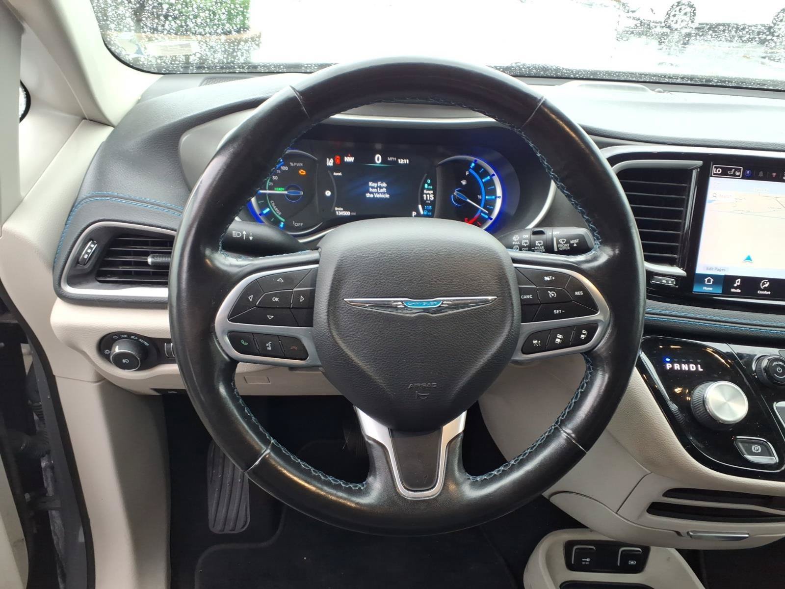 Used 2021 Chrysler Pacifica Touring-L FWD image 6