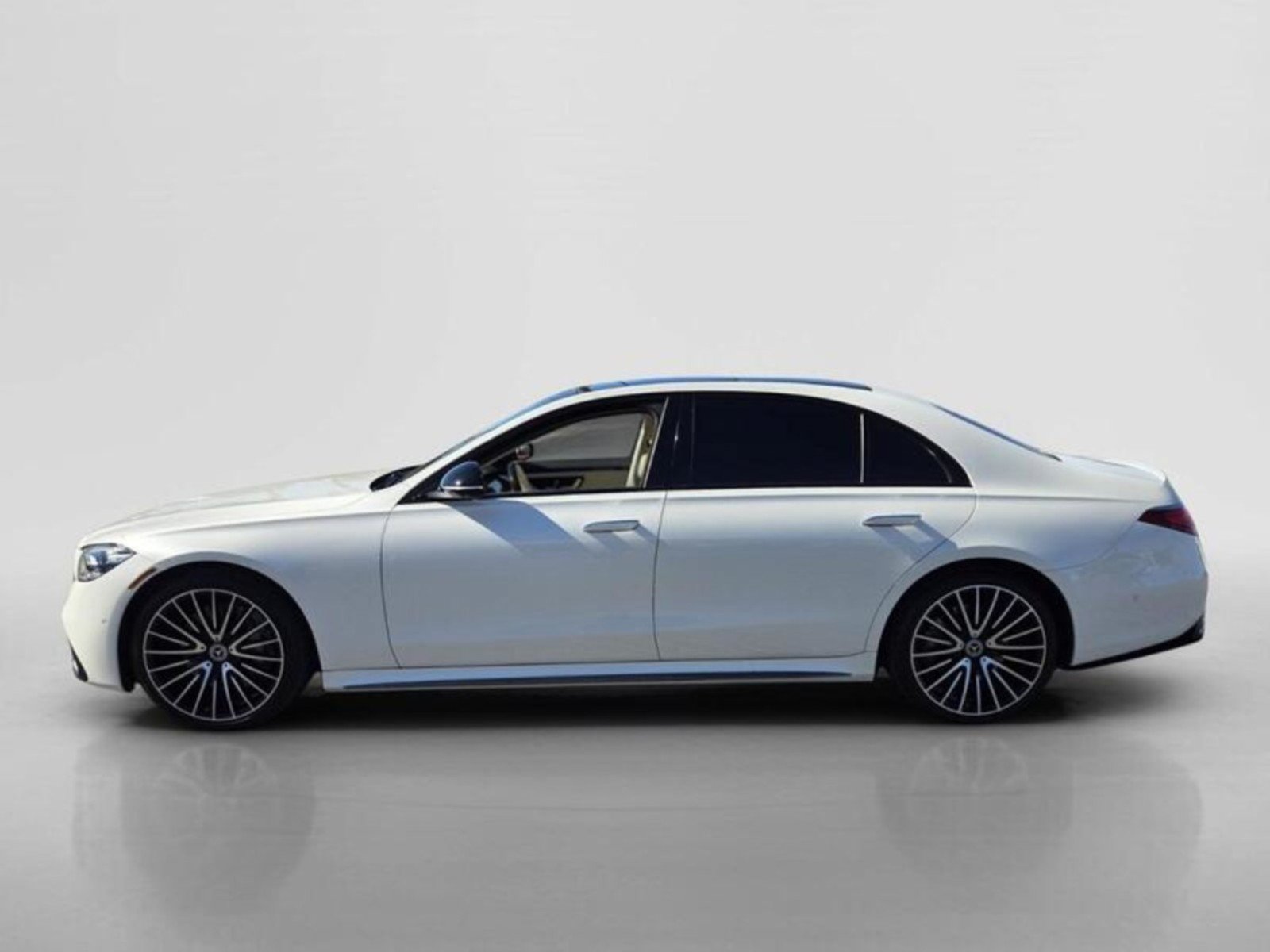 Used 2023 Mercedes-Benz S 580 4MATIC Sedan image 2