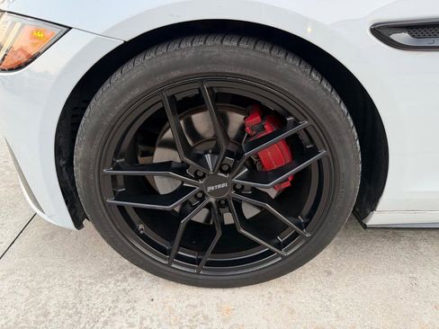 Used 2016 Jaguar XF S image 8