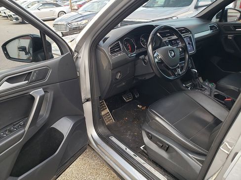 Used 2021 Volkswagen Tiguan SE R-Line image 6