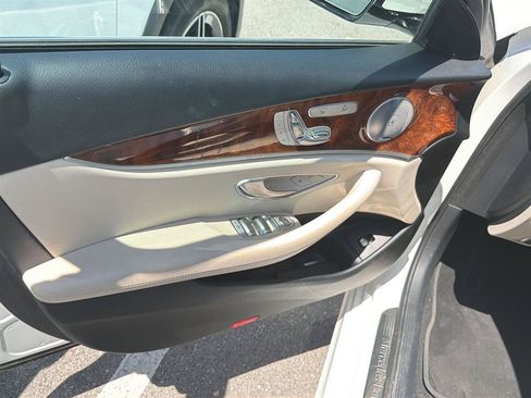 Certified 2017 Mercedes-Benz E 400 4MATIC Wagon image 10