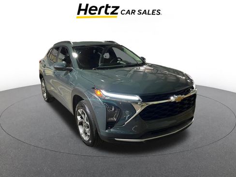 Used 2025 Chevrolet Trax LT image 1