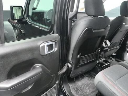 Used 2024 Jeep Wrangler Unlimited Rubicon w/ Convenience Group AWD/4WD image 18
