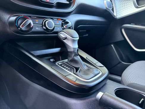 Used 2025 Kia Soul LX w/ LX Technology Package FWD image 38