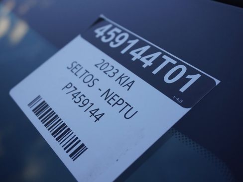 Used 2023 Kia Seltos EX image 58