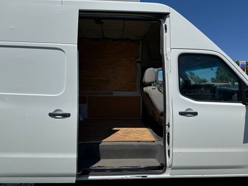Used 2020 Nissan NV 2500 SV RWD image 12