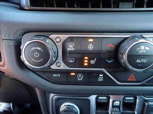 New 2025 Jeep Gladiator Sport image 18