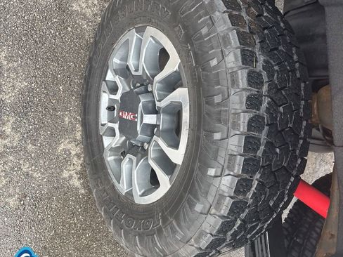 Used 2022 GMC Sierra 2500 AT4 w/ AT4 Preferred Package image 11