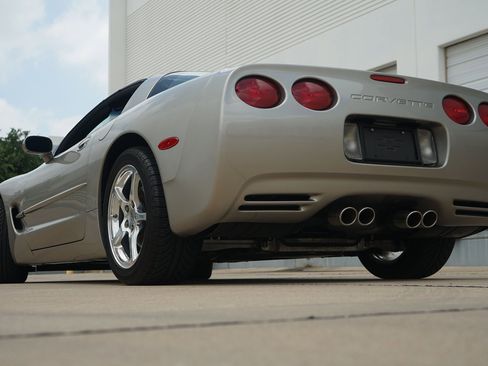 Used 2000 Chevrolet Corvette Coupe w/ Memory Pkg RWD image 10