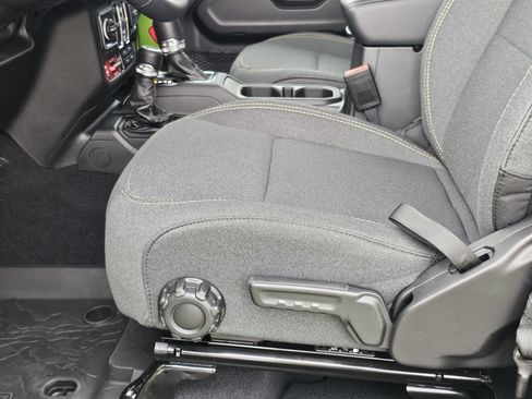 New 2025 Jeep Gladiator Willys image 7