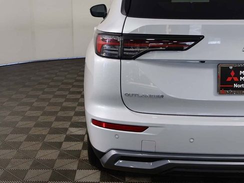 New 2026 Mitsubishi Outlander SE image 17