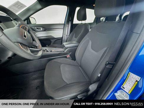 Used 2025 Jeep Compass Sport w/ Mopar Graphics Package image 19