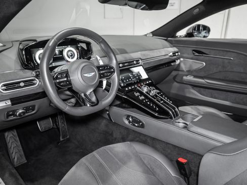 Used 2025 Aston Martin V8 Vantage Coupe RWD image 3