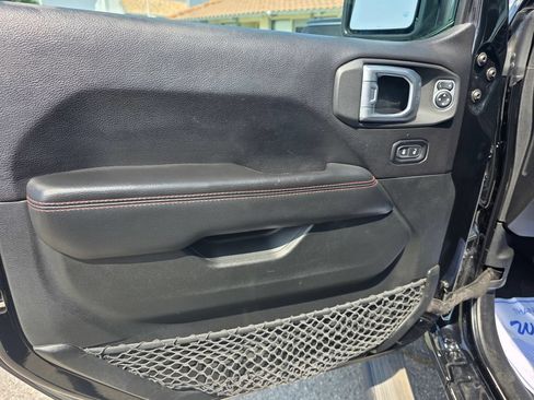 Used 2019 Jeep Wrangler Unlimited Rubicon AWD/4WD image 15
