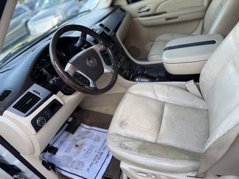 Used 2007 Cadillac Escalade 2WD w/ Information Package image 10